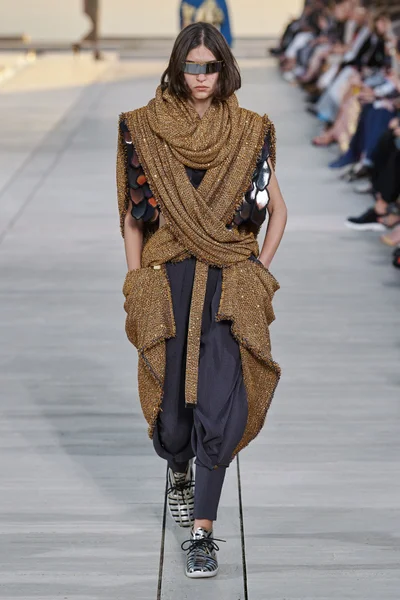 Look 12